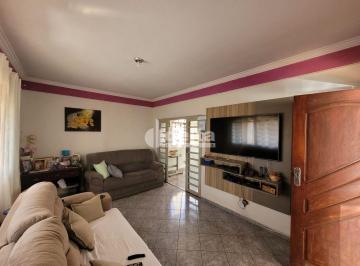 NULL · Casa residencial disponível para venda no bairro Segismundo Pereira em Uberlândia-MG