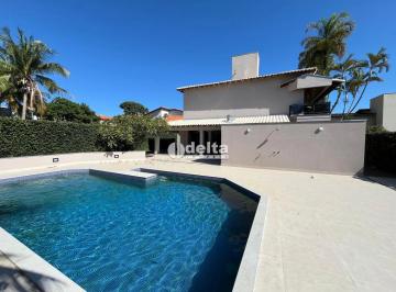 Casa · 1600m² · 5 Quartos · 6 Vagas · Casa disponível para venda no bairro Cidade Jardim em Uberlândia MG