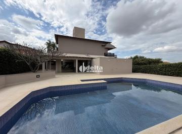 Comercial · 1600m² · 5 Quartos · 6 Vagas · Casa comercial disponível para locação no bairro Cidade Jardim em Uberlândia-MG