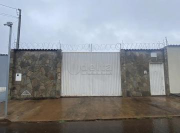 Casa · 250m² · 3 Quartos · 2 Vagas · Casa residencial disponível para venda no bairro Santa Rosa em Uberlândia-MG