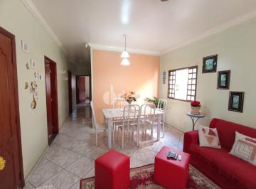 NULL · Casa com 3 quartos, sendo 1 suíte, disponível para venda no bairro Granada em Uberlândia-MG