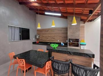 Casa · 312m² · 6 Quartos · 3 Vagas · Casa residencial com 6 quartos, sendo 1 suíte, disponível para venda no bairro Jardim Ipanema em Ube