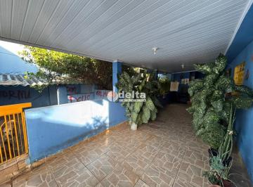 Casa · 320m² · 2 Quartos · 1 Vaga · Casa disponível para Venda no bairro Marta Helena em Uberlândia-MG