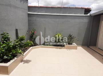NULL · Casa residencial disponível para venda no Bairro Jardim Patrícia em Uberlândia-MG