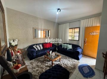 Casa · 360m² · 3 Quartos · 2 Vagas · Casa disponível para venda no bairro Santa Mônica em Uberlândia MG