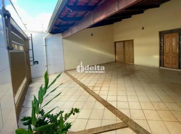 Casa · 360m² · 4 Quartos · 3 Vagas · Casa com 4 quartos sendo 2 suítes disponível para venda no bairro Jardim Karaíba em Uberlândia-MG