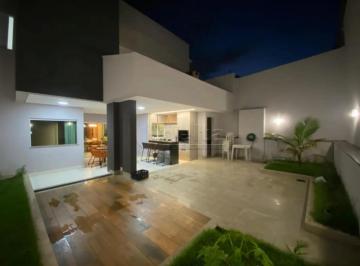 Casa · 300m² · 5 Quartos · 3 Vagas · Casa com 5 quartos sendo 2 suítes disponível para venda no bairro Pampulha em Uberlândia-MG