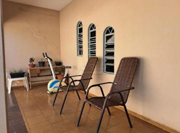 Casa · 300m² · 3 Quartos · 1 Vaga · Casa residencial disponível para venda no bairro Segismundo Pereira em Uberlândia-MG