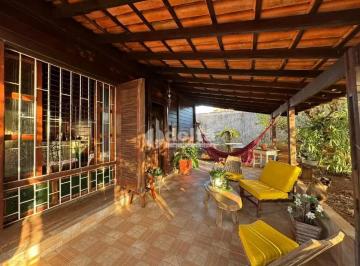Casa · 380m² · 2 Quartos · 2 Vagas · Casa disponível para venda no bairro Santa Mônica em Uberlândia MG
