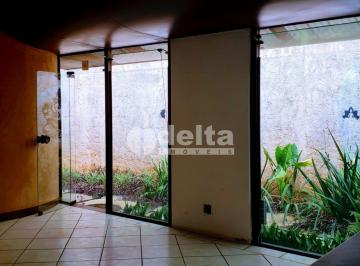 NULL · Casa com 5 quartos disponível para venda no bairro Centro em Uberlândia-MG