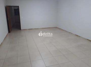 Comercial · 400m² · 3 Vagas · Casa comercial disponível para venda no bairro Brasil em Uberlândia-MG
