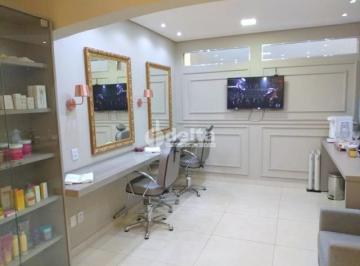 NULL · Casa Comercial disponível para Venda no bairro Centro em Uberlândia-MG