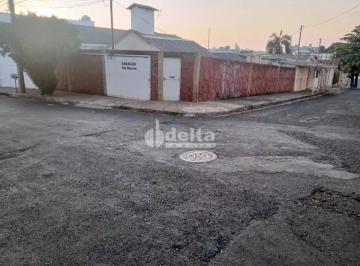 Photo 1 · Terreno de esquina disponível para venda 412 m² no bairro Fundinho em Uberlândia-MG