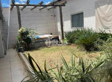 NULL · Casa Residencial Padrão em Uberlândia