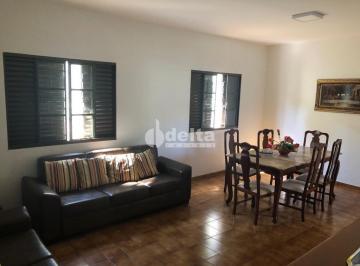 NULL · Casa residencial disponível para venda no bairro Centro em Uberlândia-MG