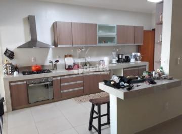 NULL · Casa com 3 quartos sendo 3 suítes disponível para venda no bairro Pampulha em Uberlândia-MG
