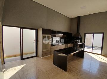 NULL · Casa residencial disponível para locação e venda no bairro Laranjeiras em Uberlândia-MG