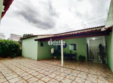 Casa · 360m² · 3 Quartos · 3 Vagas · Casa 3 quartos sendo 1 suíte disponível para venda no bairro Santa Mônica em Uberlândia MG
