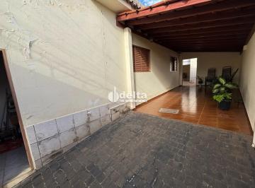 Casa · 200m² · 3 Quartos · 2 Vagas · Casa residencial disponível para Venda no bairro Bom Jesus em Uberlândia-MG.