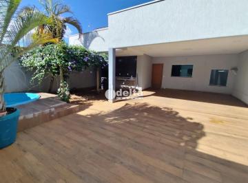 Casa · 250m² · 3 Quartos · 2 Vagas · Casa disponível para Locação e Venda no bairro Jardim Botânico em Uberlândia MG