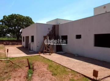 Rural · 2000m² · 4 Quartos · 3 Vagas · Chácara com 4 quartos sendo 1 suíte disponível para venda na Área Rural em Uberlândia-MG