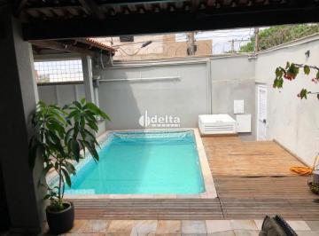 Casa · 360m² · 3 Quartos · 3 Vagas · Casa residencial disponível para venda no bairro Jaraguá em Uberlândia-MG