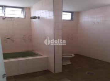 NULL · Casa com 5 Quartos sendo 1 suíte disponível para venda no bairro Bom Jesus em Ub