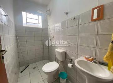Casa · 250m² · 3 Quartos · 2 Vagas · Casa com 3 quartos disponível para venda no bairro Jardim Holanda em Uberlândia MG