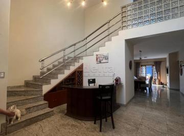 Sala principal · Casa sobrado 4 quartos disponível para venda no bairro Jardim Patrícia em Uberlândia-MG