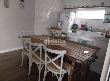 NULL · Casa disponível para venda no bairro Brasil em Uberlândia-MG