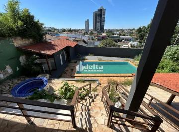 Casa · 980m² · 8 Quartos · 6 Vagas · Casa residencial com 8 quartos sendo 4 suítes disponível para locação no bairro Tabajaras em Uberlân
