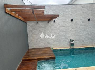Casa · 250m² · 3 Quartos · 3 Vagas · Casa residencial com 3 quartos sendo 1 suíte disponível para Venda no bairro Jardim Botânico em Uber