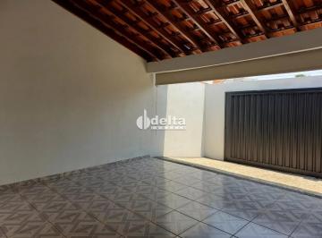 Casa · 300m² · 3 Quartos · 2 Vagas · Casa disponível para venda no bairro Presidente Roosevelt em Uberlândia-MG
