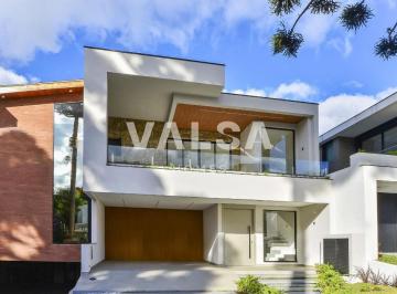 1 · Casa em condomínio com 260m2, 3 quartos, e piscina em Santa Felicidade!