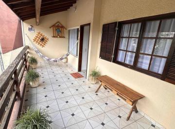 Casa · 150m² · 3 Quartos · 2 Vagas · Casa à Venda em Terra Preta!