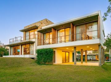 Casa · 469m² · 4 Quartos · 8 Vagas · Casa Alto Padrão, 4 suites, em condominio fechado as margens da Lagoa de Ibiraquera