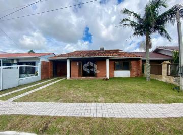 685750_iG7hGuzE9_68575067d0a764a16e3.jpg · Casa com 3 Quartos e Dependência no Centro de Xangri-Lá