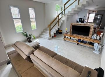 Foto 01 · Triplex de Luxo à Venda em Guarapari-ES: Casa 3 Suítes no Perocão c/ Vista Mar, Sala Ampla e Área Go
