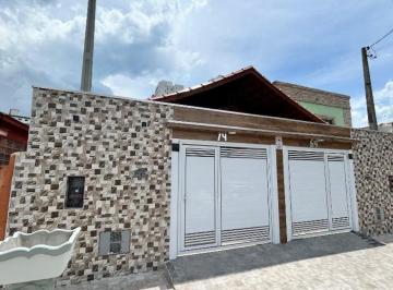 Casa de 3 quartos, Mongaguá · Casa nova lado praia com Piscina