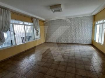 Casa · 440m² · 3 Quartos · 3 Vagas · Sobrado com 3 quartos com suítes, sala, cozinha, 4 banheiros, 3 vagas de garagem perto do metrô