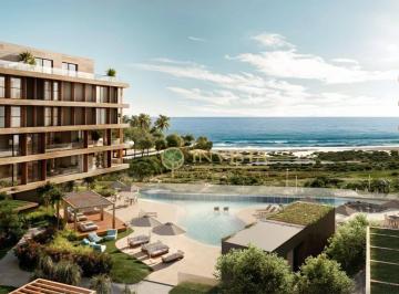 f119a63e03e7cd7d40c5d54ce00c9059451ac924 · À venda na Praia do Campeche! 3 quartos, sacada com churrasqueira, terraço e 1 vaga de garagem.