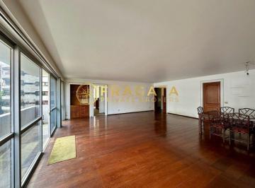Apartamento · 240m² · 3 Quartos · 2 Vagas · Apartamento amplo para reforma com muita iluminação natural no Jardins !