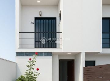 694833_i2878C1s84Eu3f9KnL3W3_69483368ee4b286d32e.jpg · Casa com 3 quartos no Guarujá.
