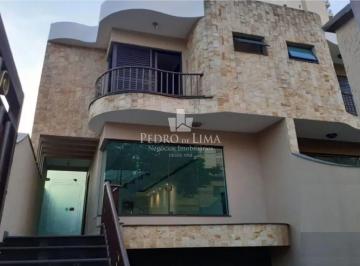 Casa · 233m² · 3 Quartos · 6 Vagas · Sobrado 3 suítes, 6 vagas, 233m² área útil no Tatuapé