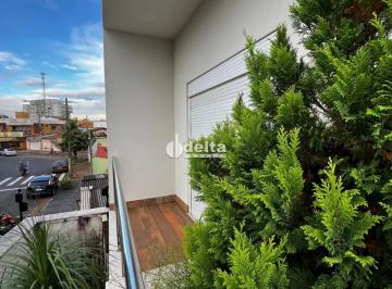 Casa · 352m² · 3 Quartos · 2 Vagas · Casa disponível para venda no bairro Presidente Roosevelt em Uberlândia MG