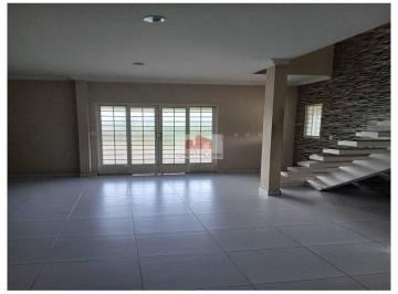 011c03d4467aa520198177e83c829af1.jpg · Sítio com 3 hectares, casa duplex, alto padrão, piscina, inúmeras fruteiras