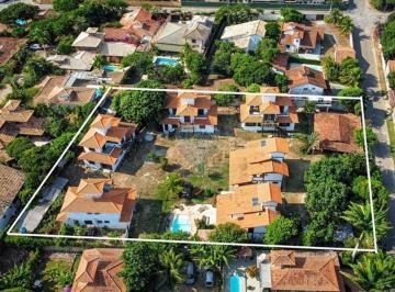 Casa · 1007m² · 4 Quartos · 8 Vagas · À venda: 7 casas em terreno com mais de 3.000 m², oportunidade única próximo à Praia de Manguinhos, 