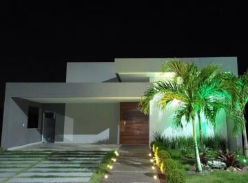 Fachada linda, com paisagismo planejado, e vagas. · LUXUOSA CASA DE 4 QUARTOS E 5 BANHEIROS MOBILIADA