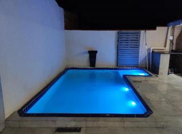 Casa de 3 quartos, Santo Antônio do Descoberto · Casa com piscina