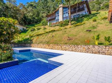 Casa · 800m² · 5 Quartos · 3 Vagas · Casa com 5 quartos em Condomínio Exclusivo de Petrópolis.